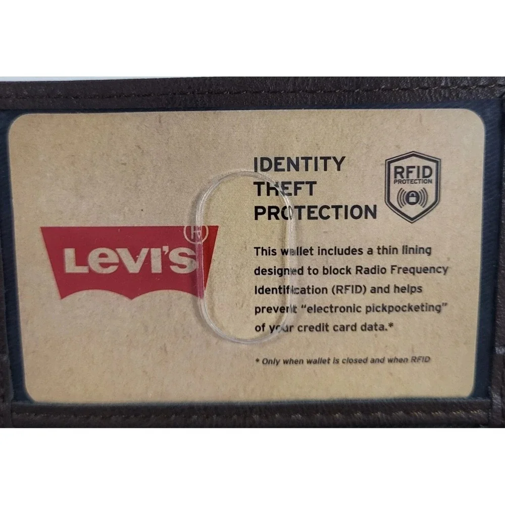 Levis wallet excellent