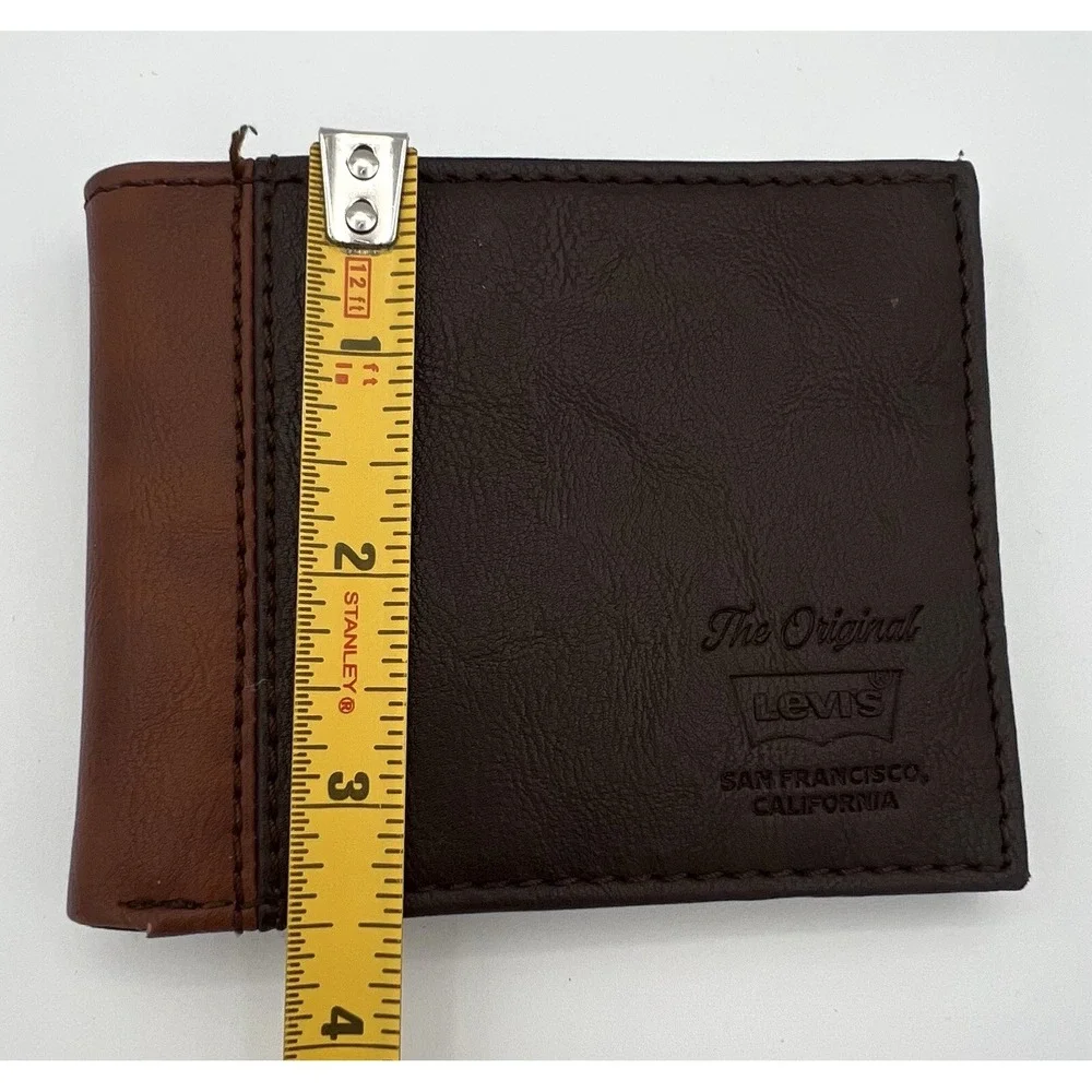 Levis wallet excellent