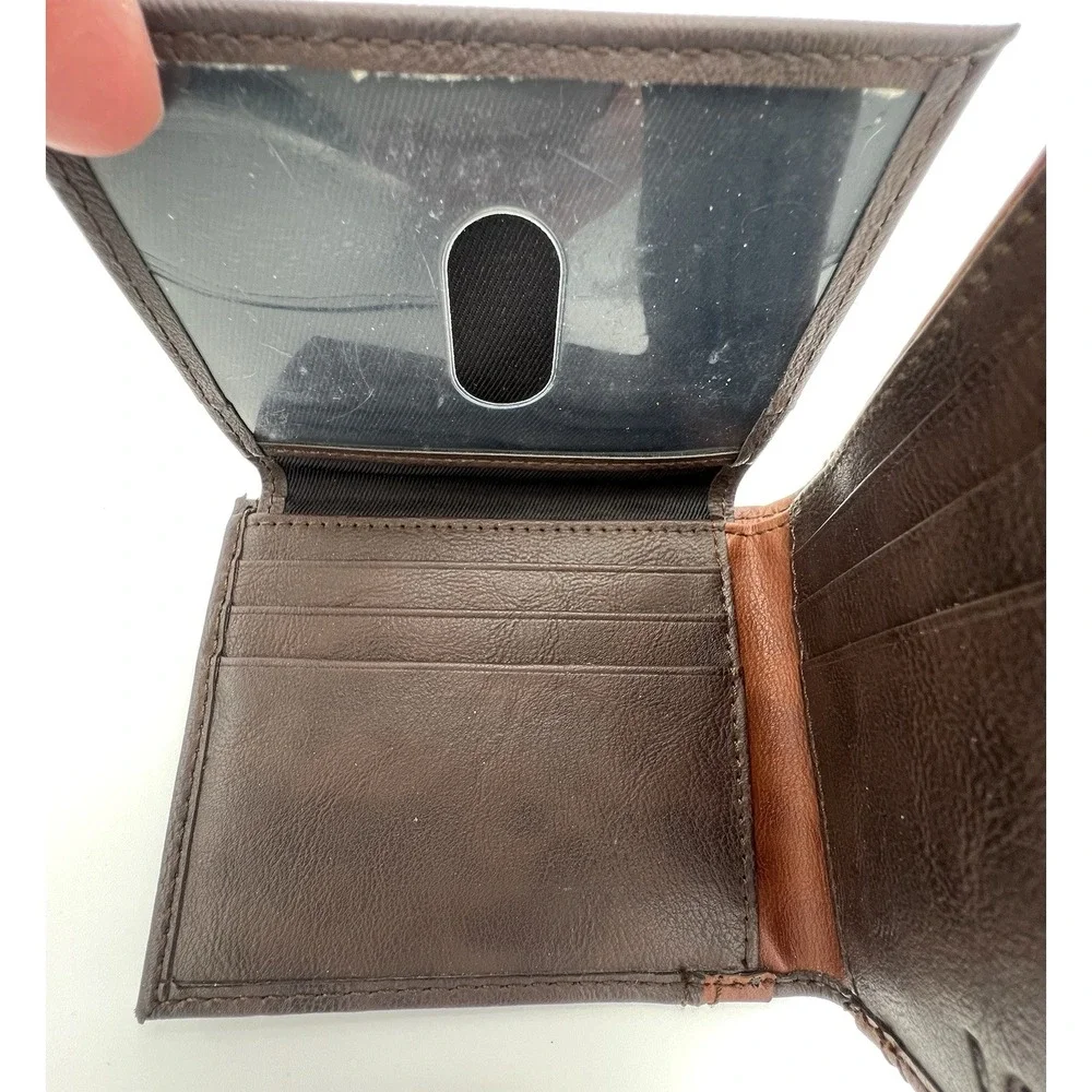 Levis wallet excellent