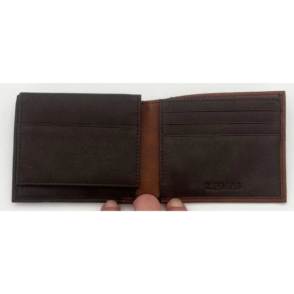Levis wallet excellent