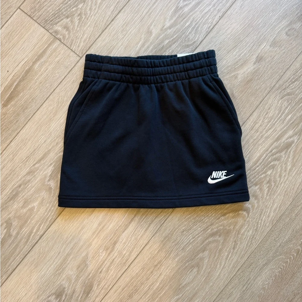Nike Kids Girl’s Small Black Fleece Sportswear Skirt Athleisure Activewear NWT