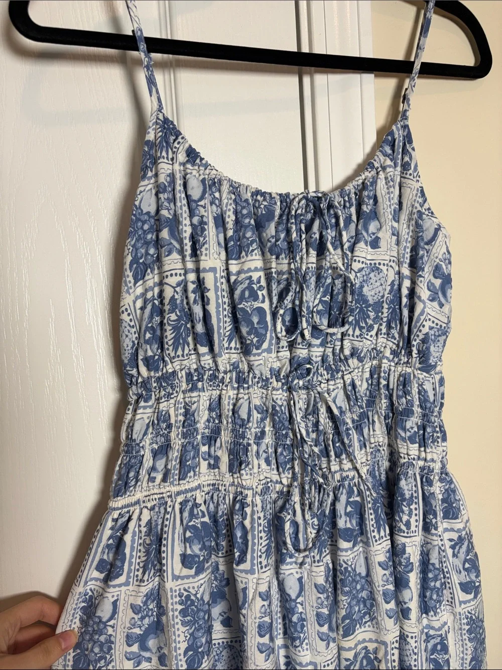 Abercrombie & Fitch smocked tie