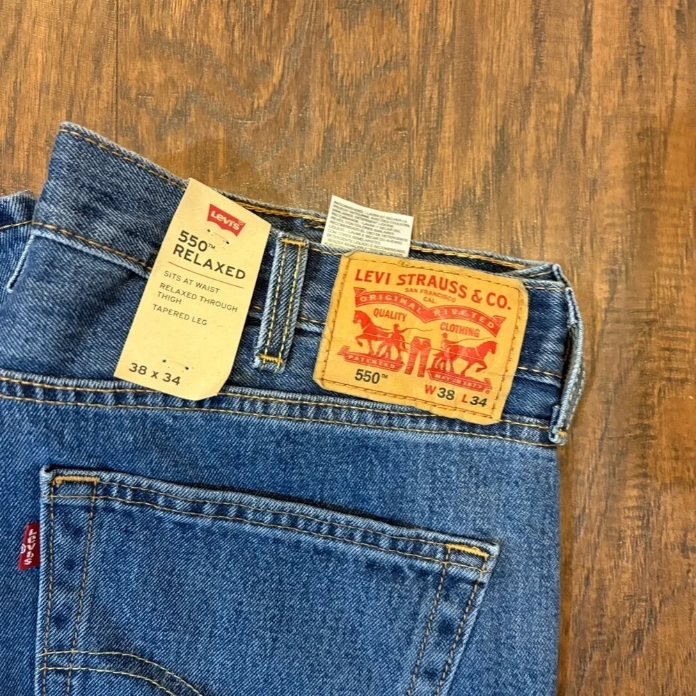 Levis timeless pair
