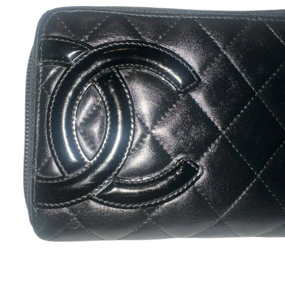 CHANEL quilted wallet