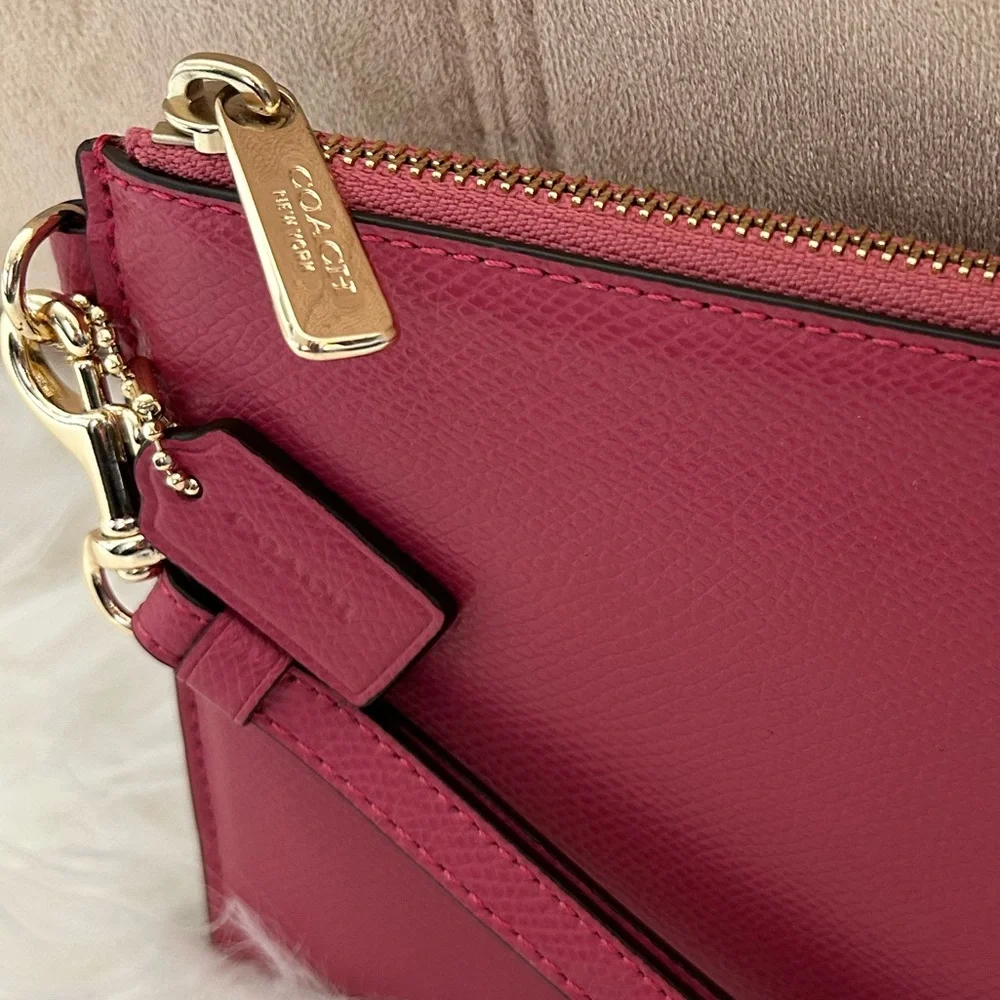 🔥NWT🔥 Coach XL Long Leather Wallet with Detachable Wrist Strap, Elegant Stylish