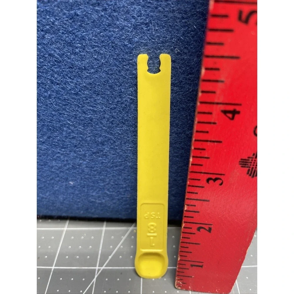 Tupperware 1266-3 Pale Yellow Measuring Spoon 1/8 Tsp Vintage‎
