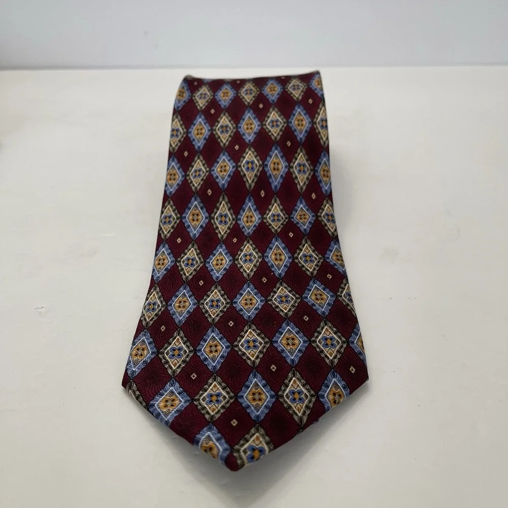 Jos A‎ Bank Diamond Geometric Burgundy Red Silk Tie 3.75