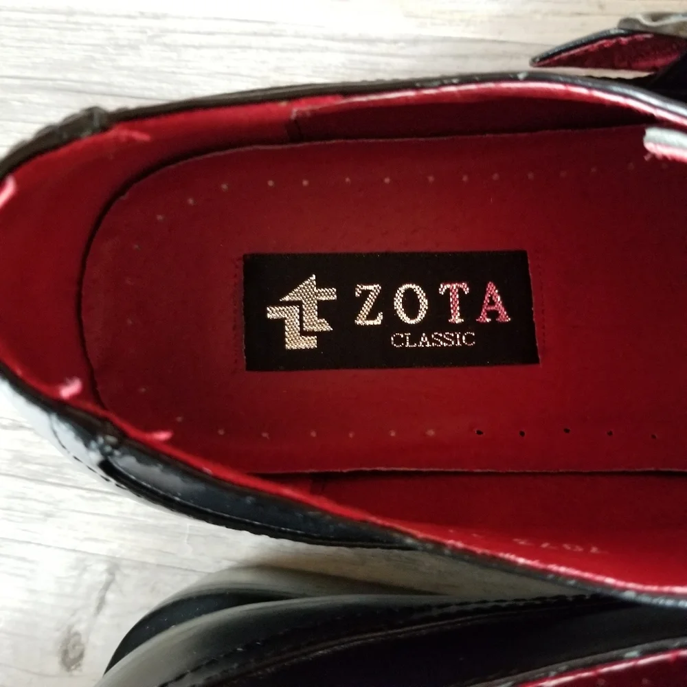 Zota black pointed