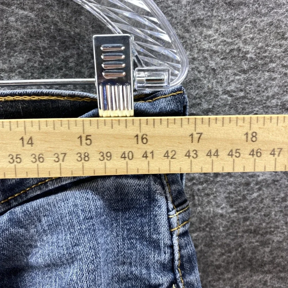 Levis size tag