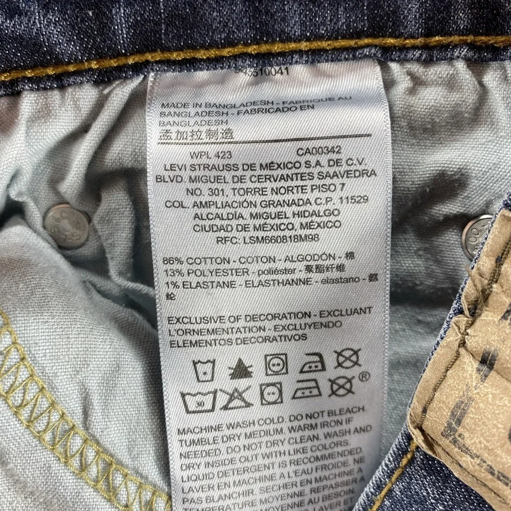 Levis size tag