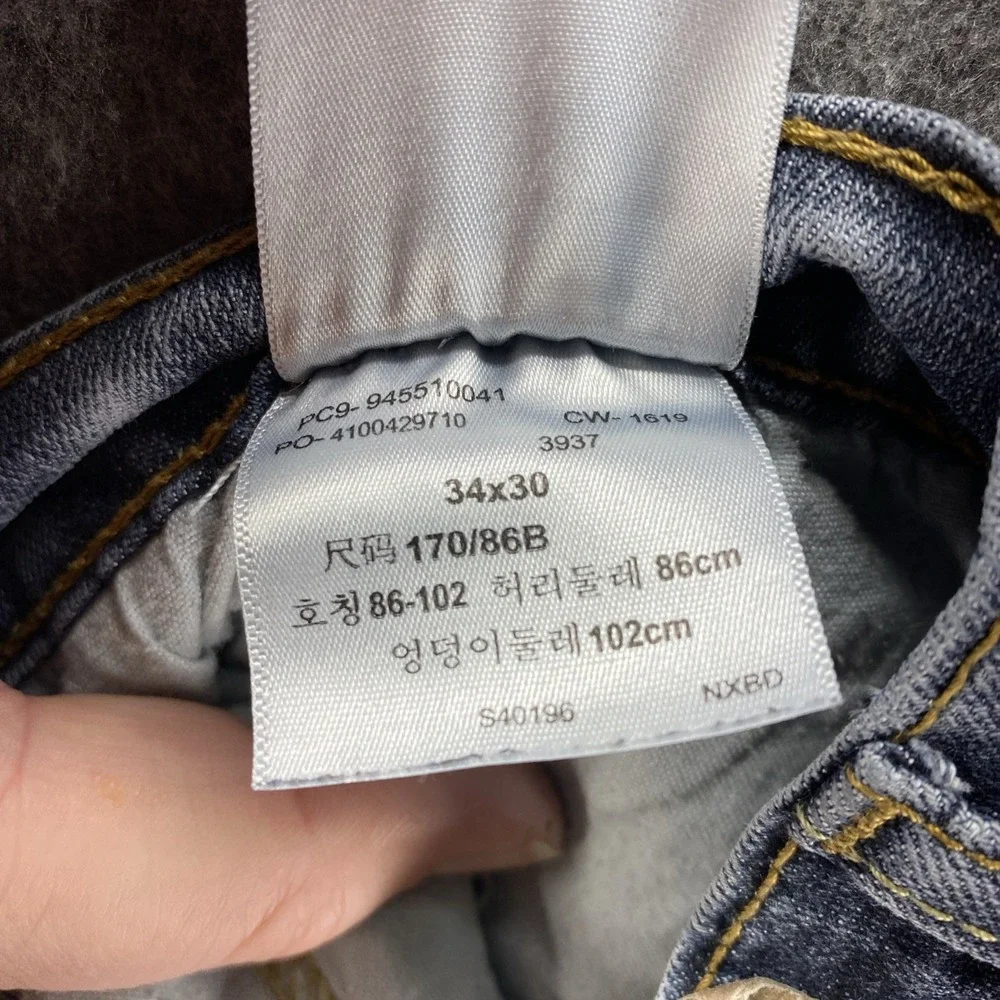 Levis size tag