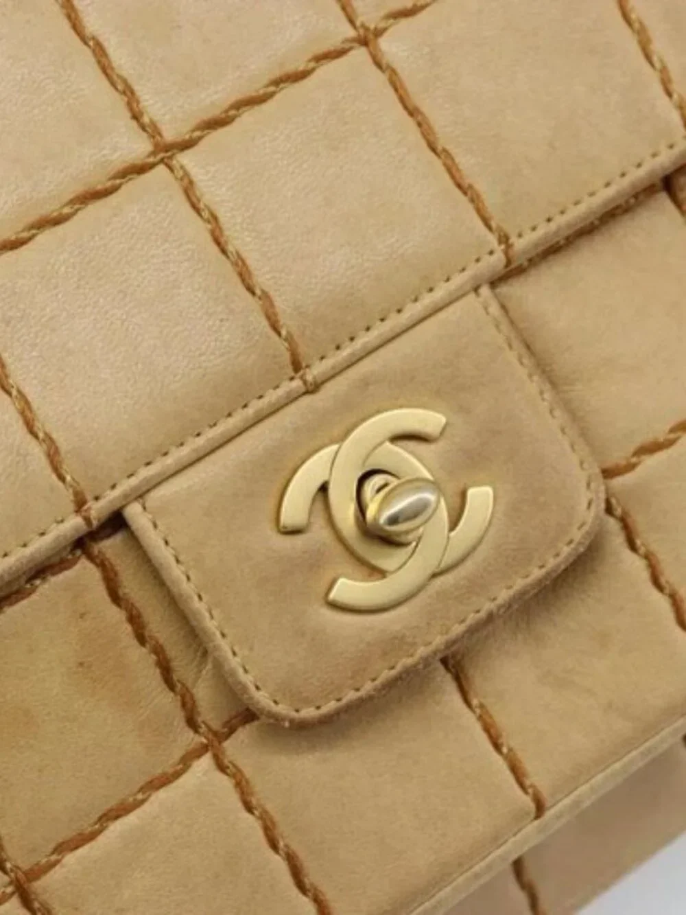 CHANEL brand	chanel color	beige