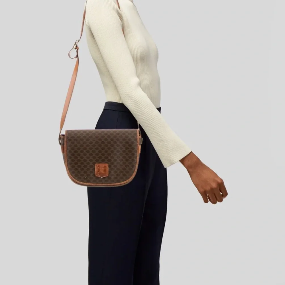 Celine excellent adjustable