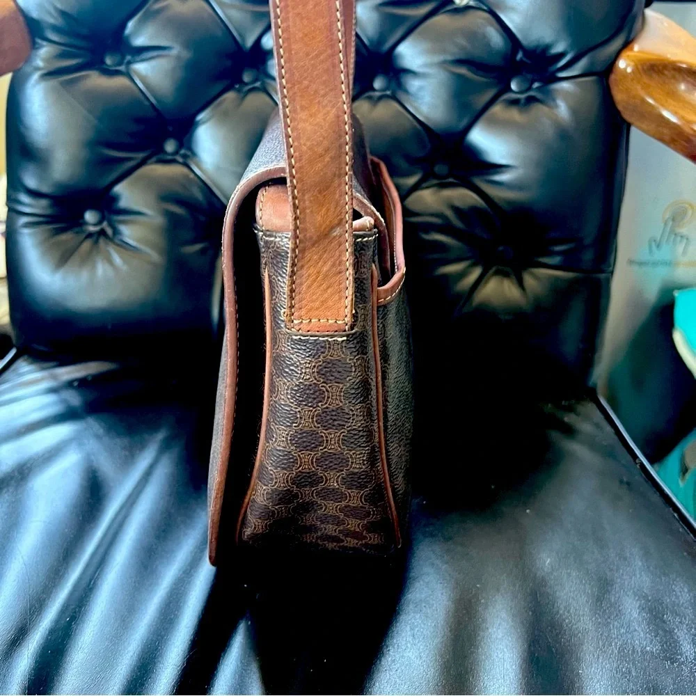 Celine excellent adjustable