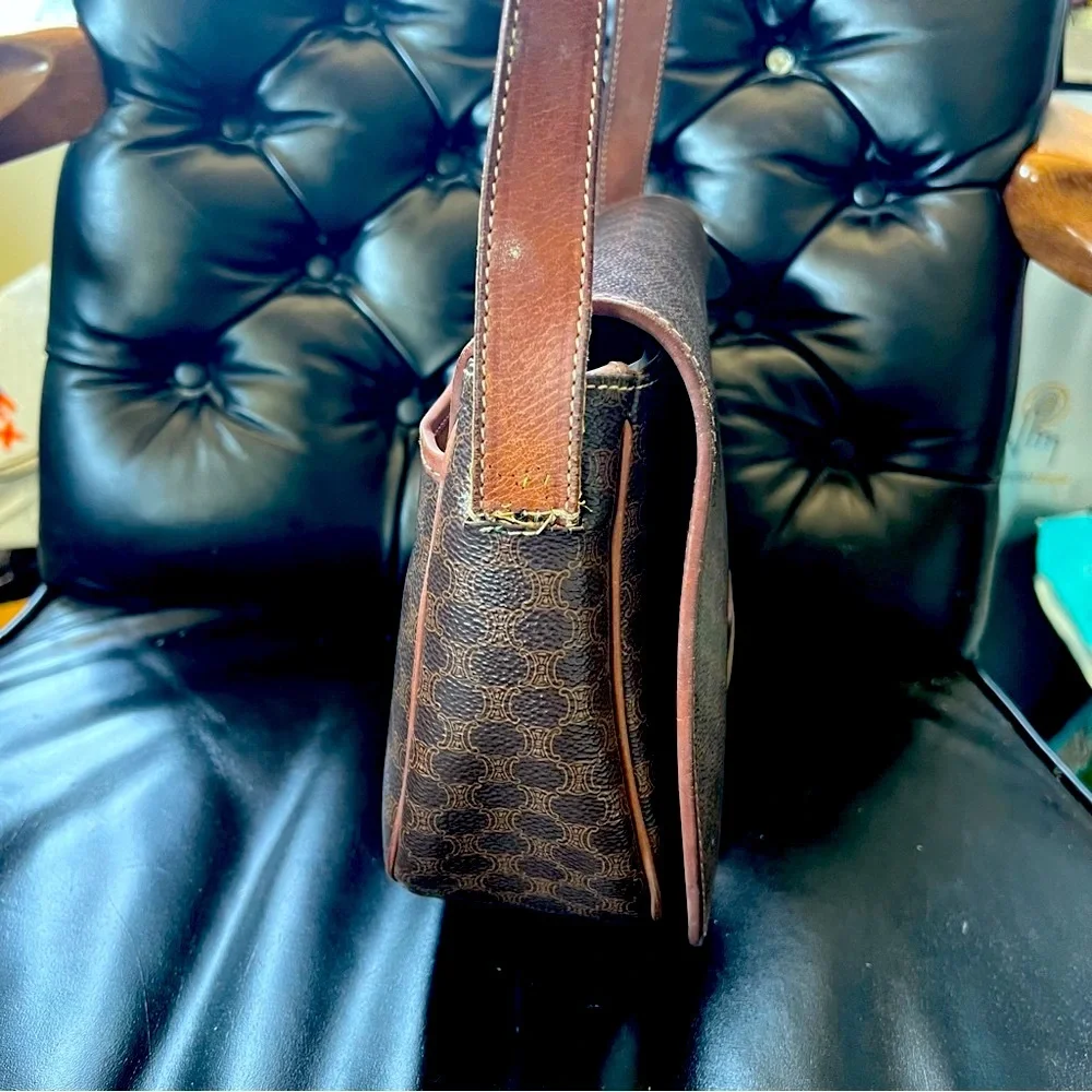 Celine excellent adjustable