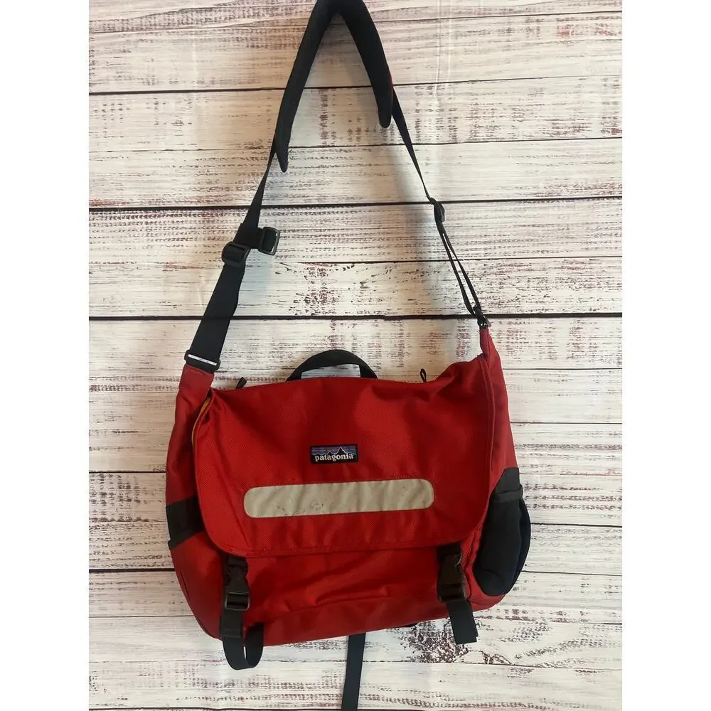Patagonia Vintage Half Mass Messenger Bag Red Black