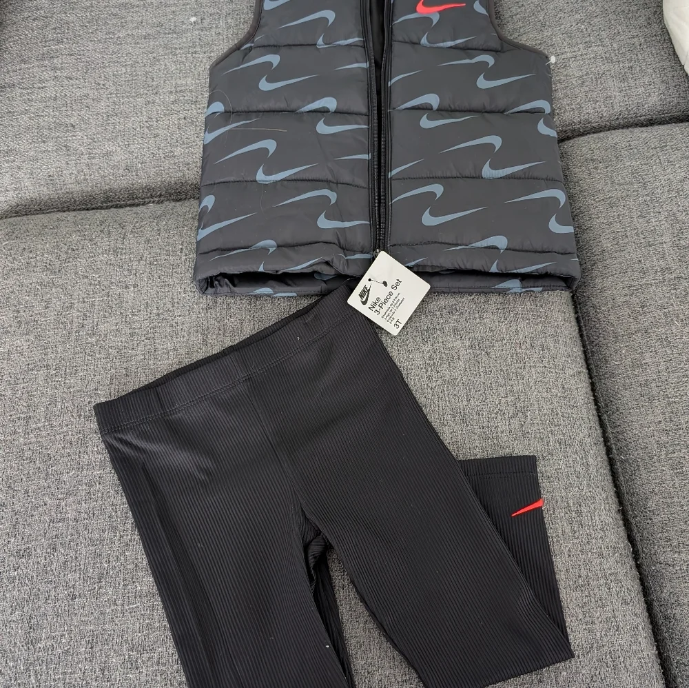 Nike set sleek