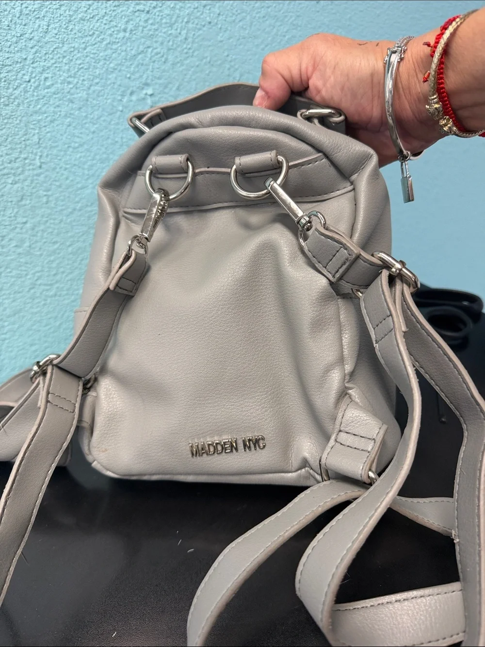 Steve Madden compact steve