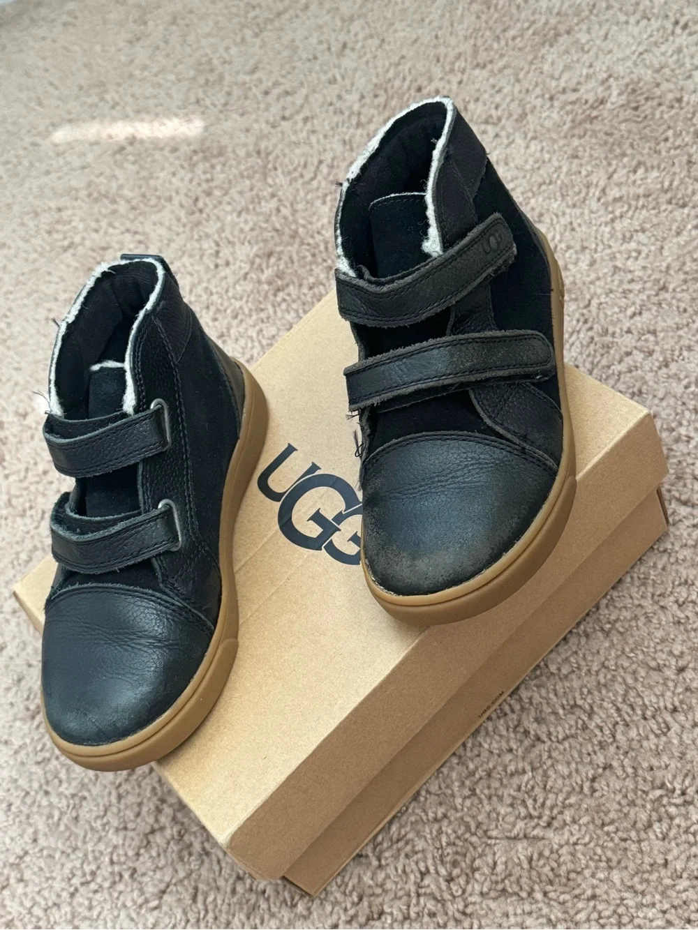 UGG Kids Black Leather & Shearling-Trim Hook-and-Loop Boots