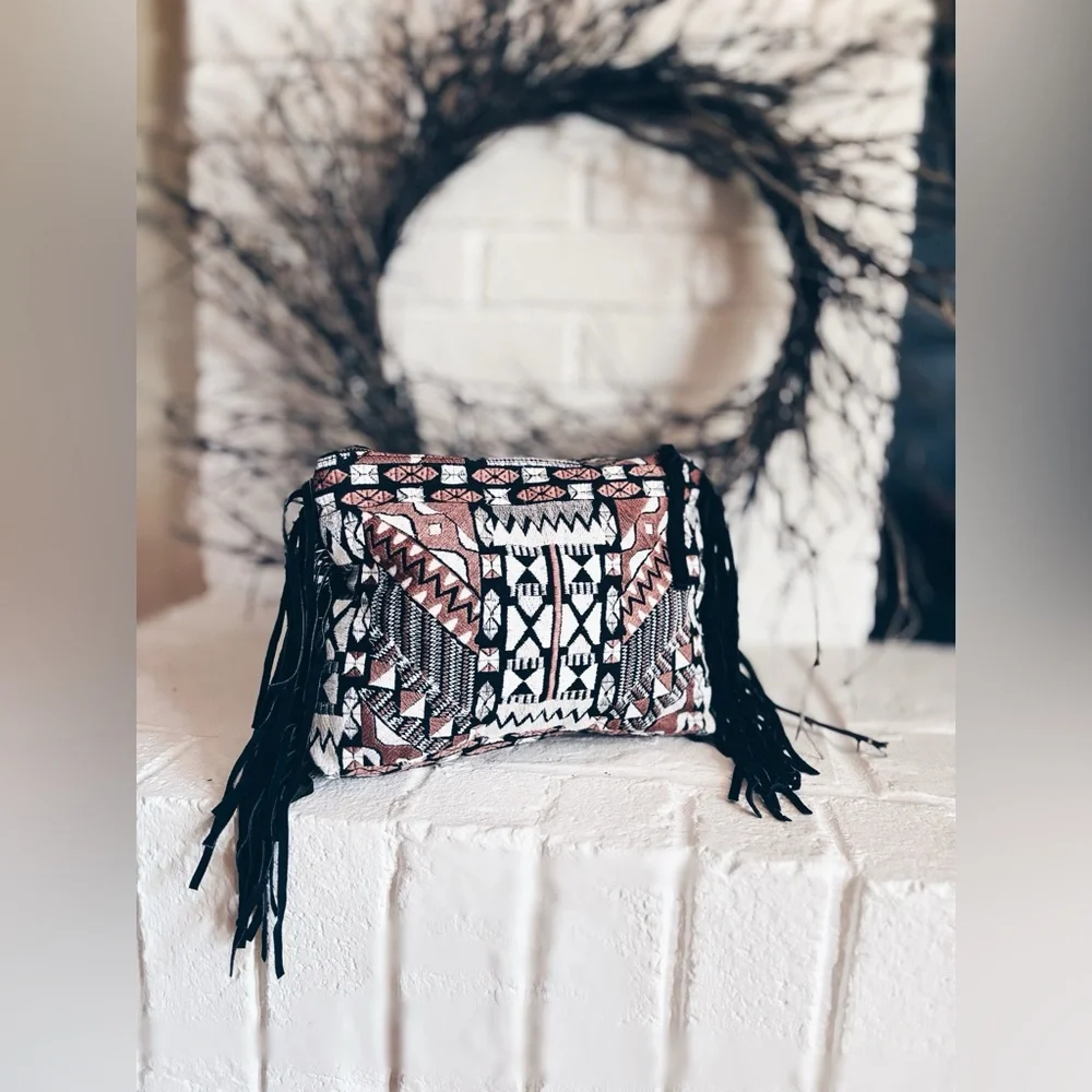 Boutique clutch this