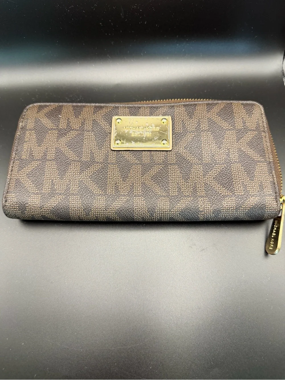Michael Kors signature mk