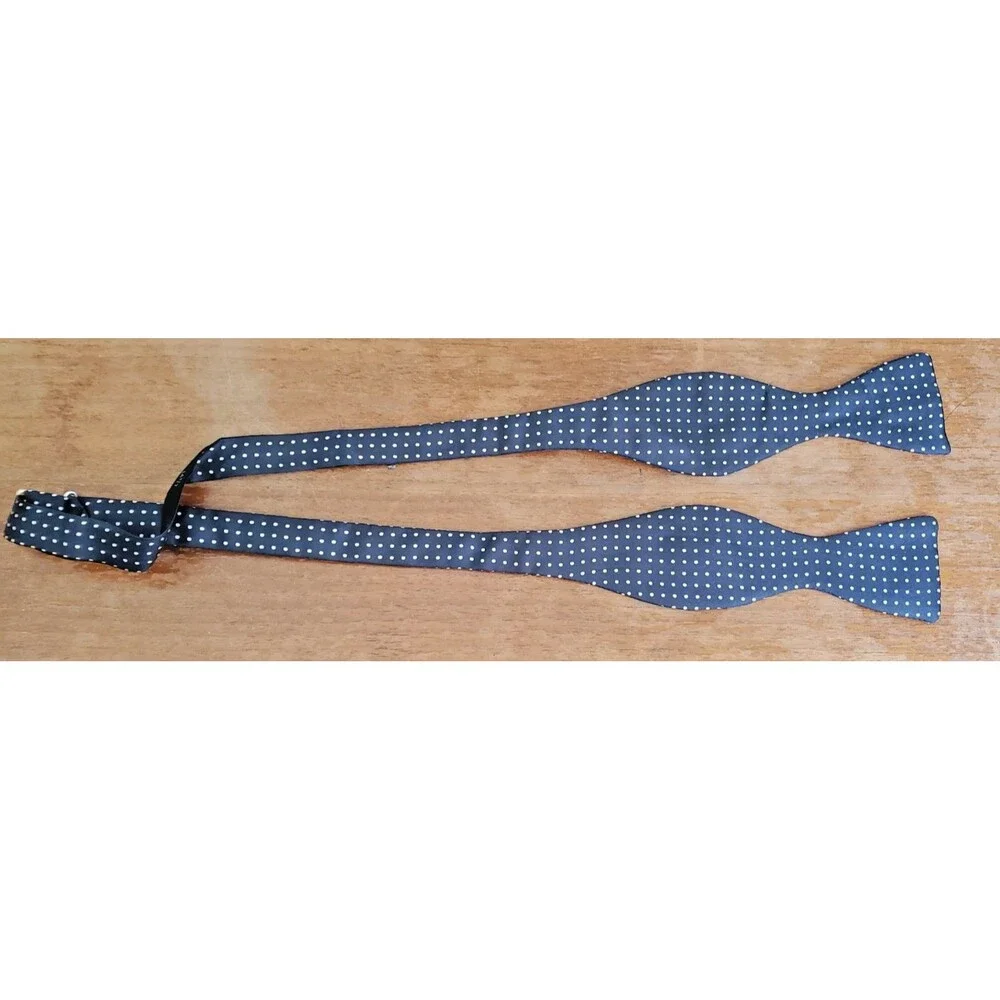 Unbranded bow tie