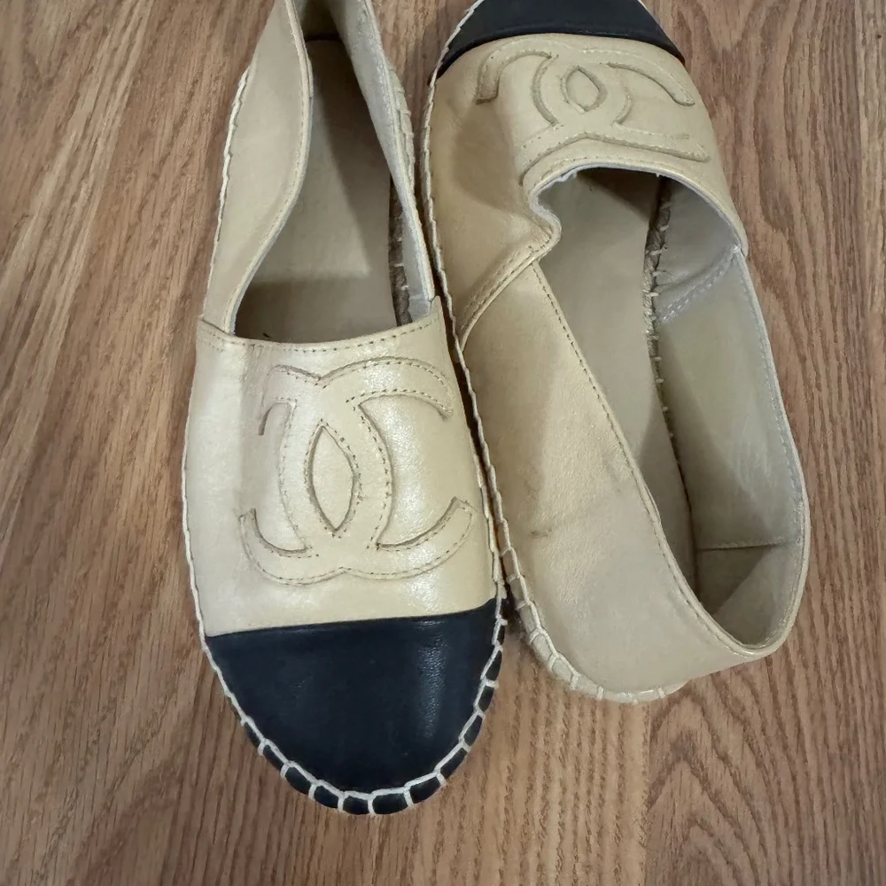 CHANEL Beige Leather Espadrilles with Black Cap Toe