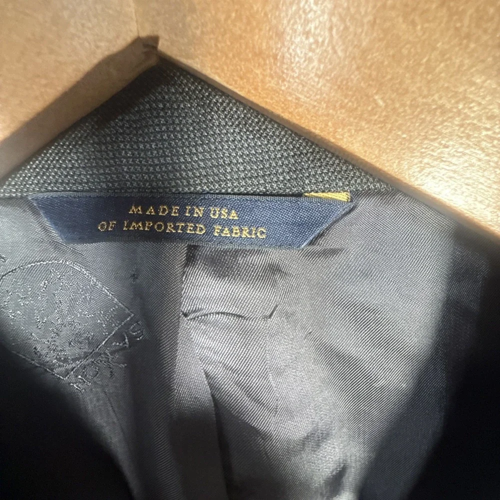Brooks Brothers shoulders lay collar
