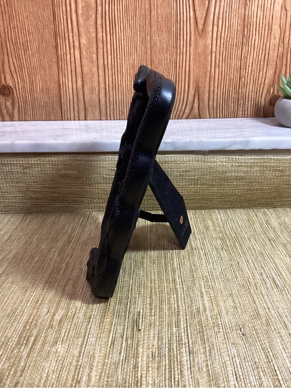 N/A stylish black