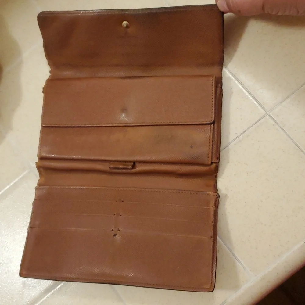 Louis Vuitton very good