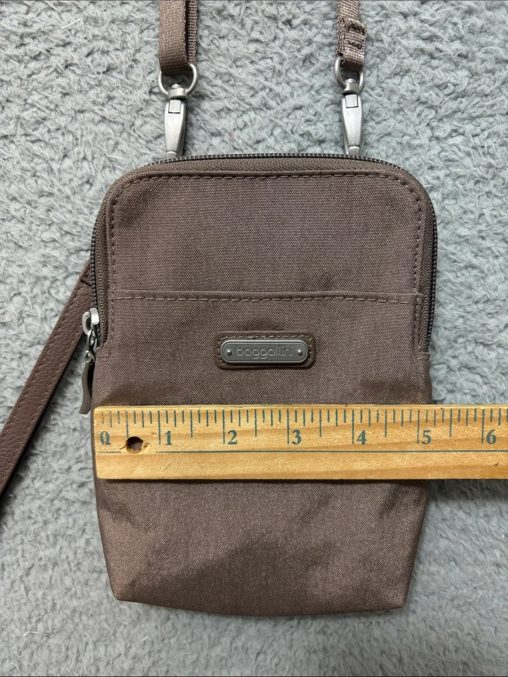 Baggallini slim crossbody