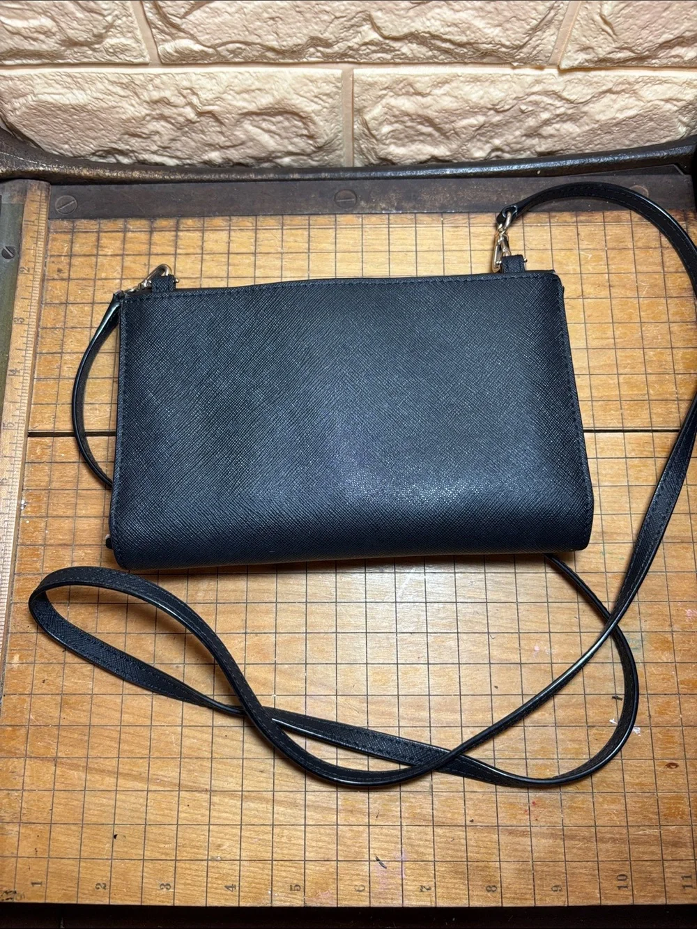 kate spade bags glue still