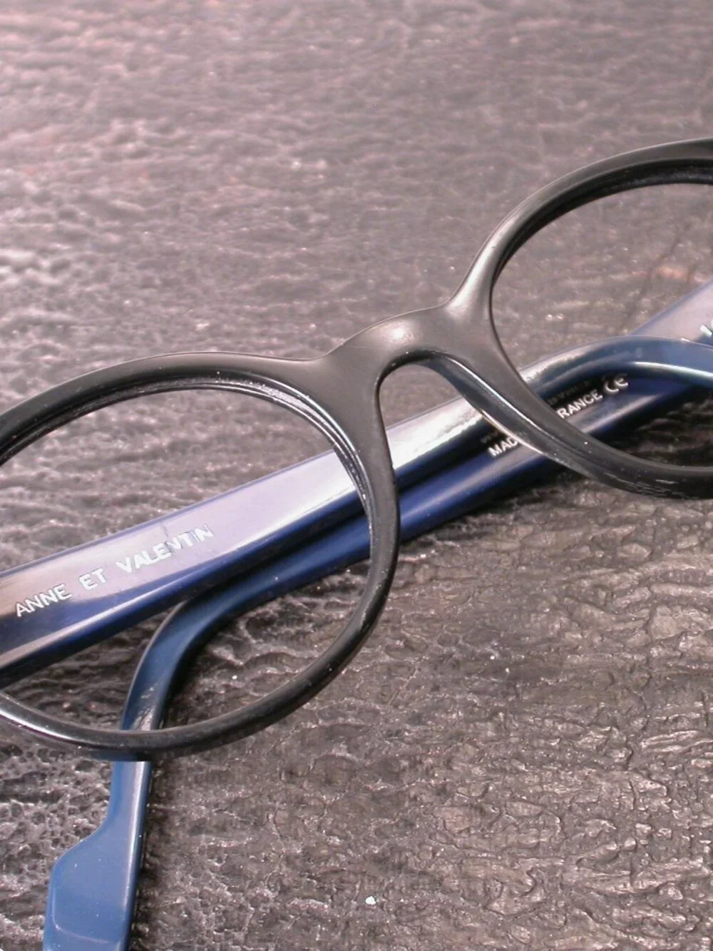 Anne Et Valentin up auction