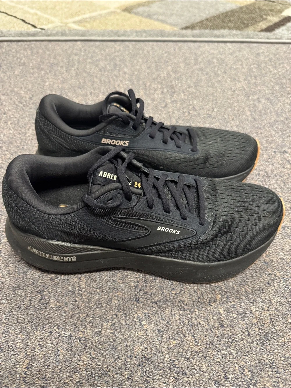 Brooks Adrenaline GTS 24 Black with Gum Accent