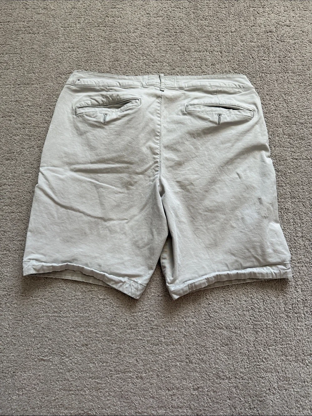 Abercrombie & Fitch wear pairs subtle