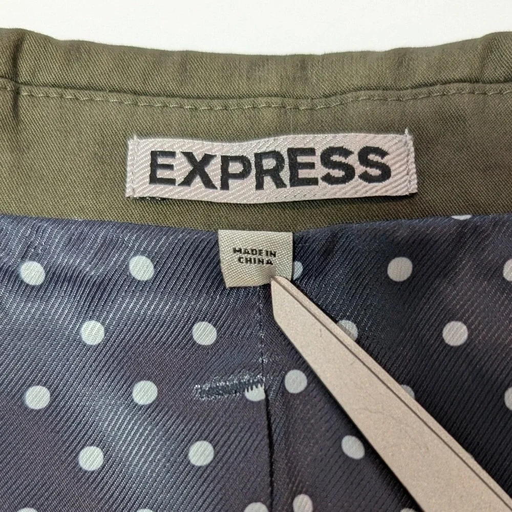 Express this photographer