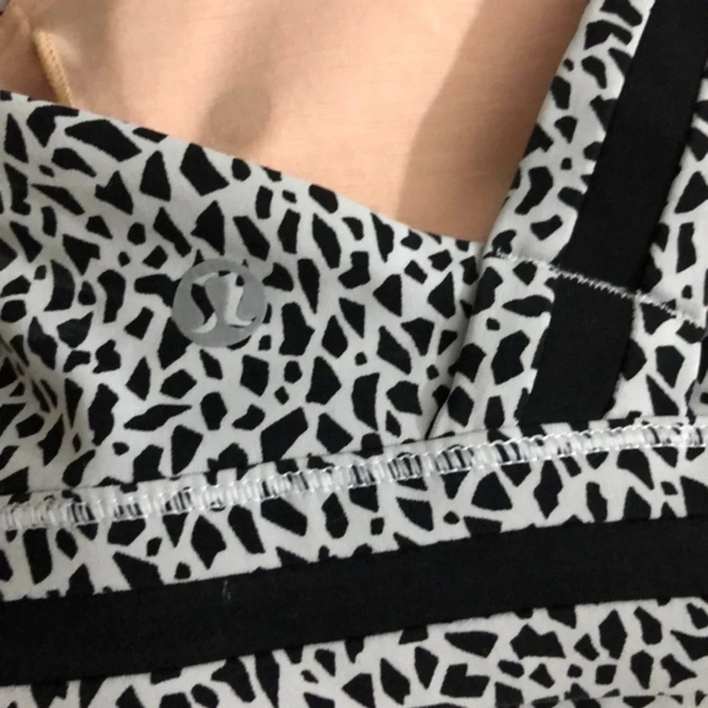 lululemon athletica stylish geometric