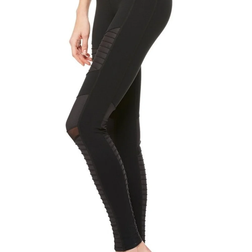 ALO Yoga iconic alo