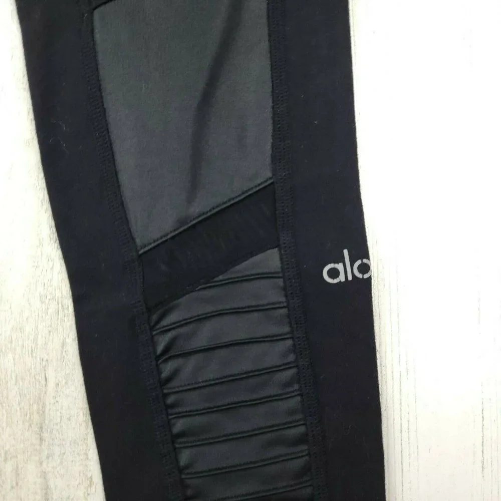 ALO Yoga iconic alo
