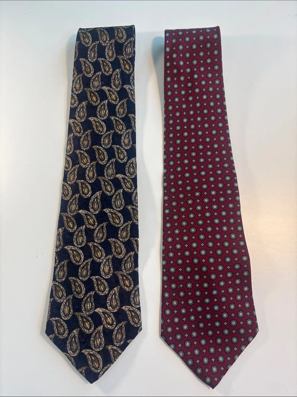Classic Men's Paisley and Medallion Silk Tie Set - Navy and Burgundy -594sku