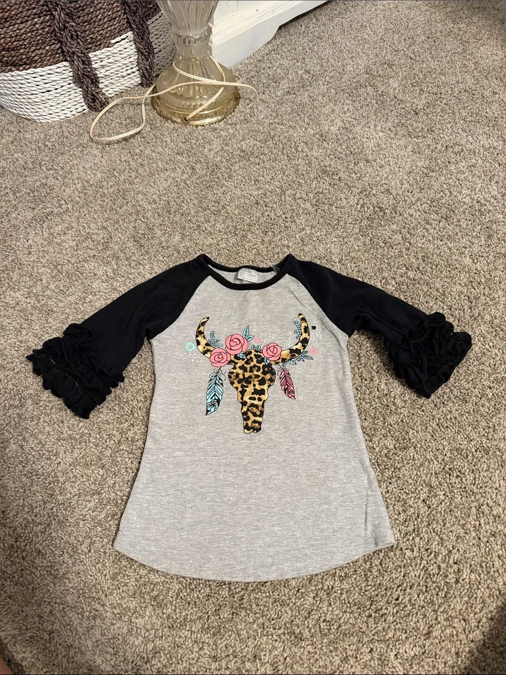 Girls' Black & Gray Ruffle-Sleeve Graphic Tee with Floral Leopard Bull Skull