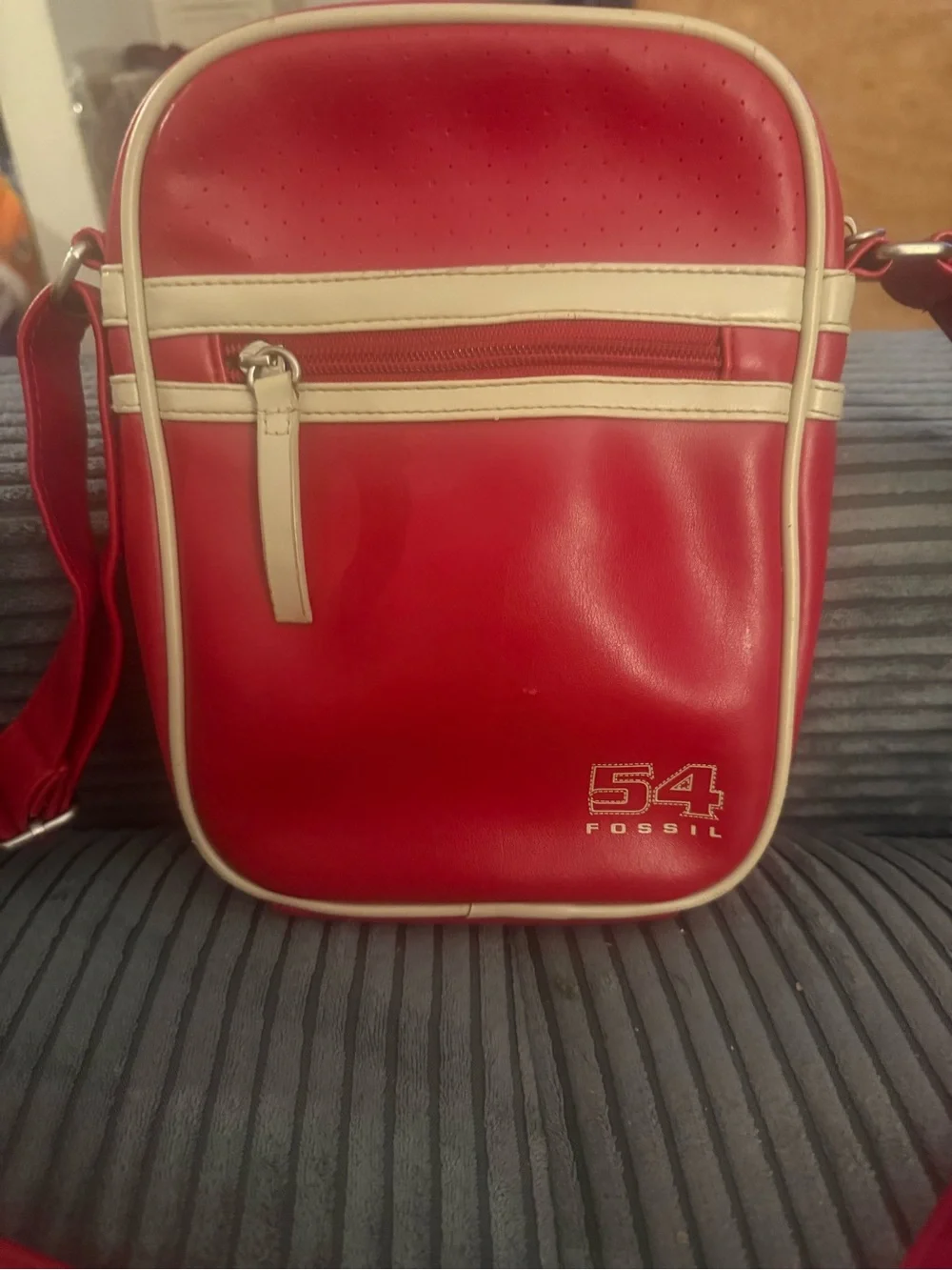 Fossil compact red