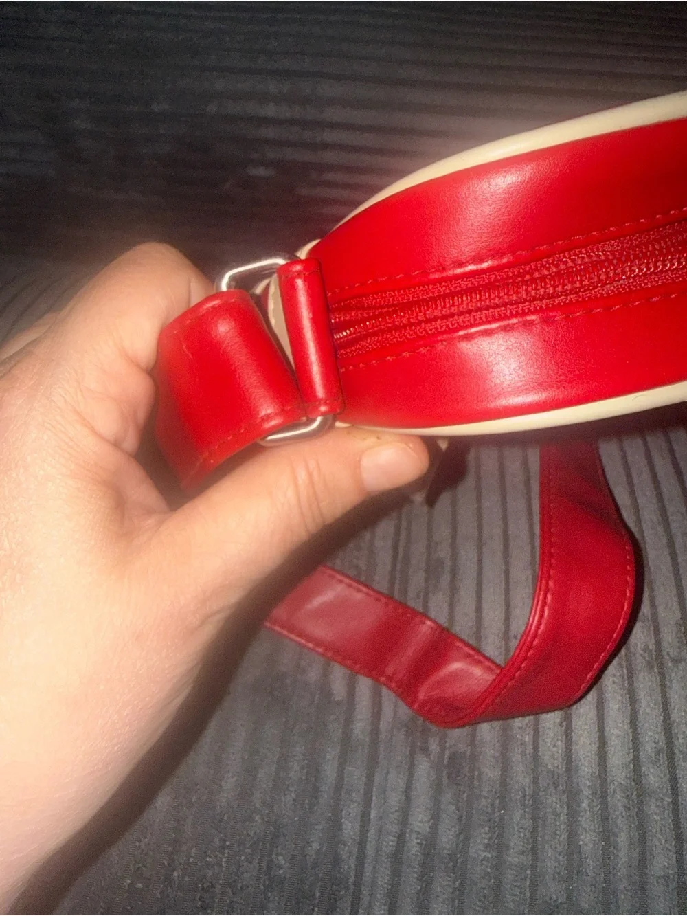 Fossil compact red