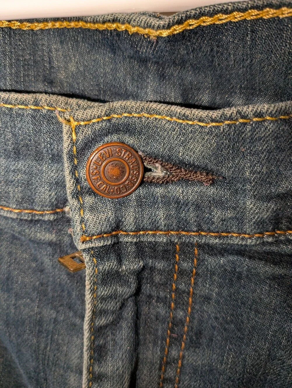Levis slim styled