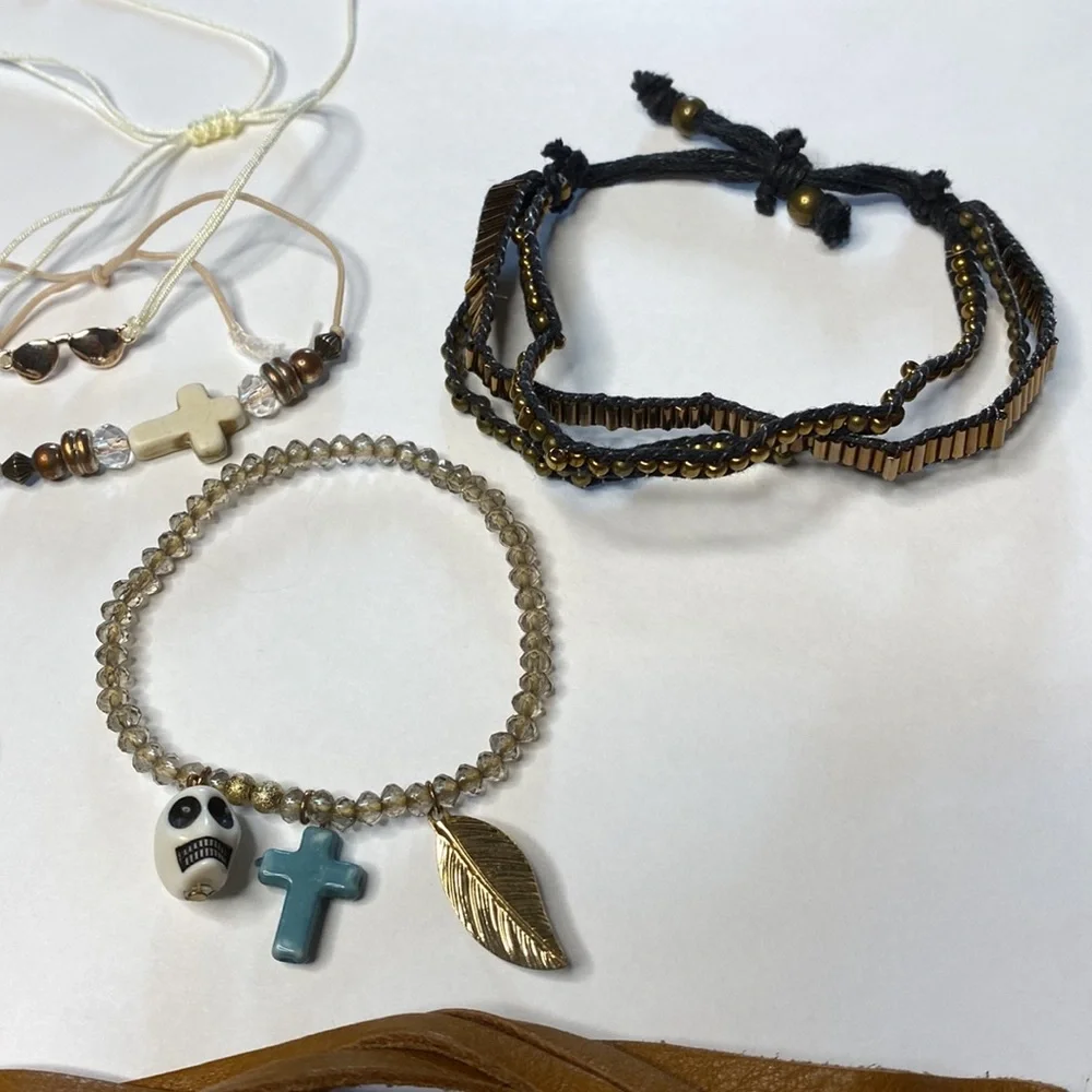 N/A bracelets included