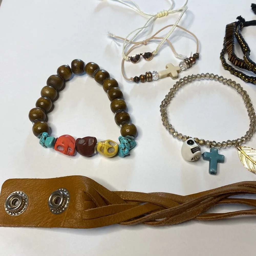 N/A bracelets included