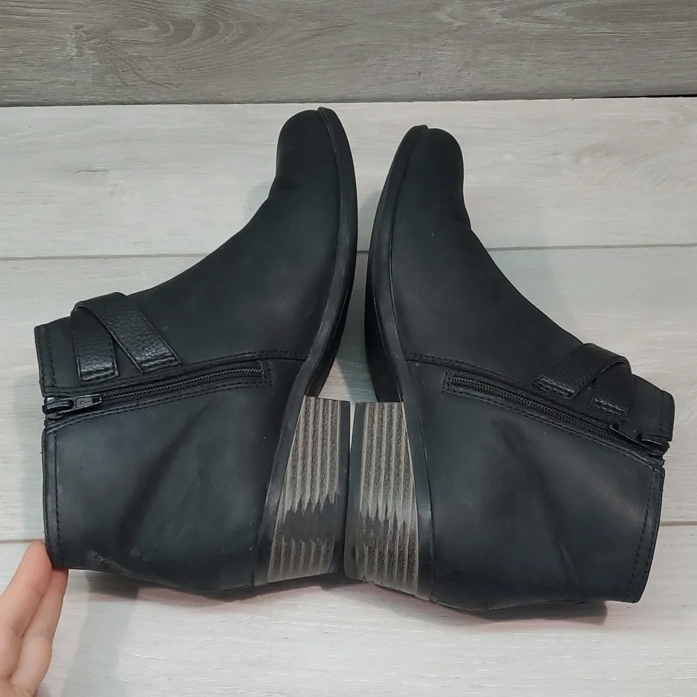 Clarks good used