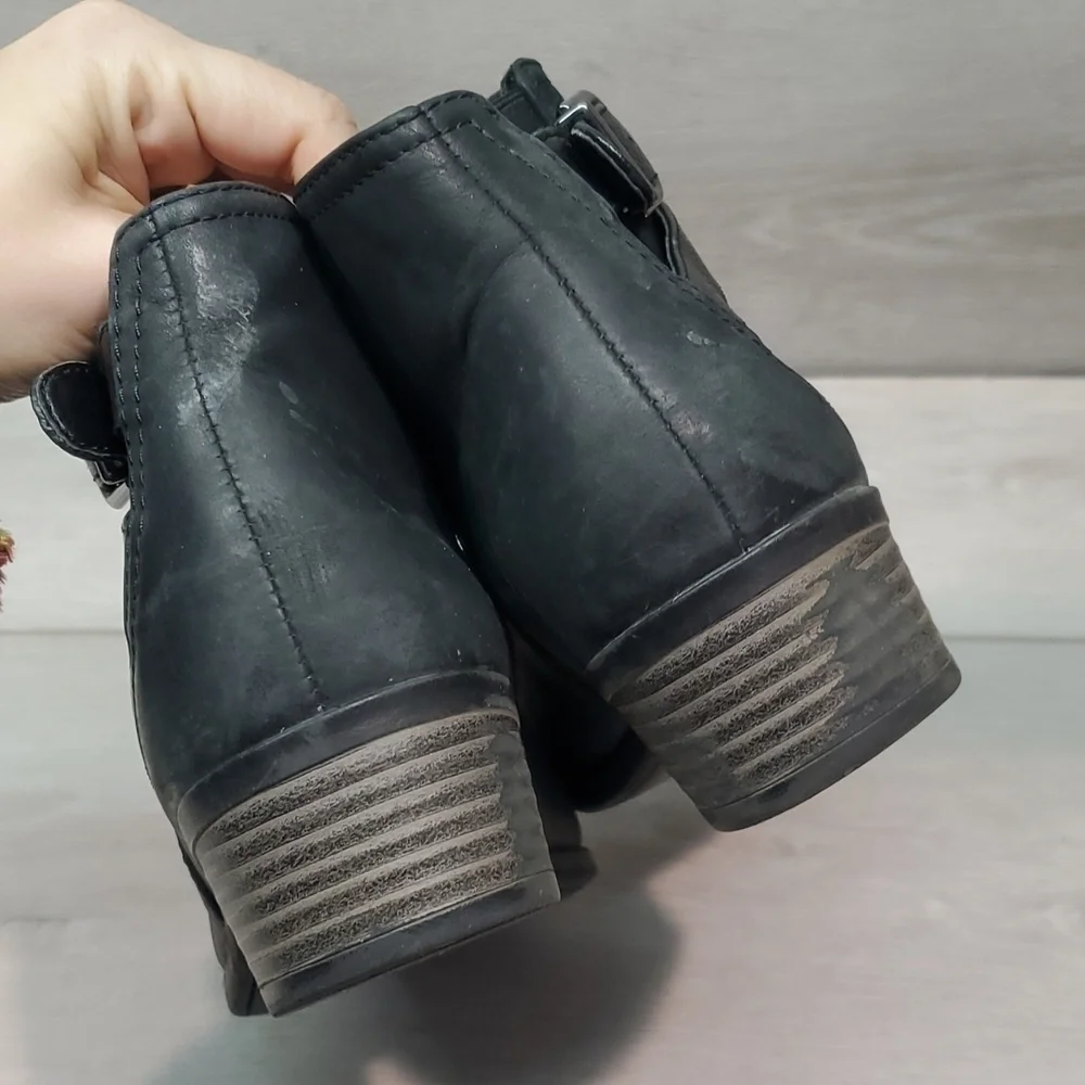 Clarks good used