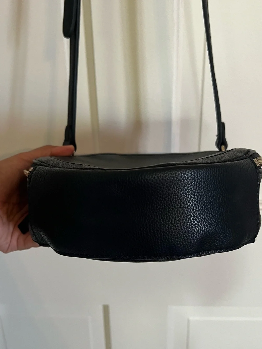 Vince Camuto round pebbled