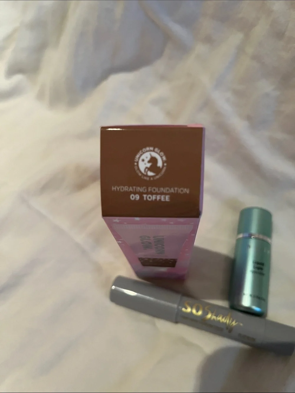 Beauty bundle Mally Beauty Unicorn Glow Hydrating Foundation - Pink Packaging